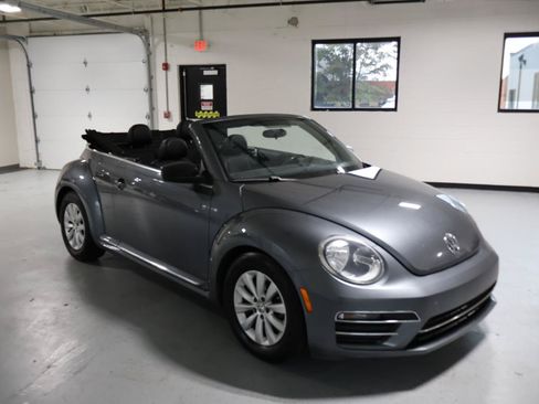 Used 2018 Volkswagen Beetle 2.0T S FWD image 8