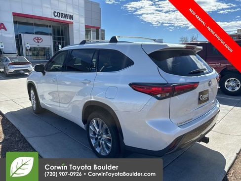 Used 2022 Toyota Highlander Limited image 5