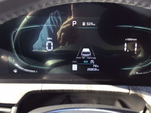 Used 2024 Kia Telluride EX w/ EX Captain's Chair Package image 19