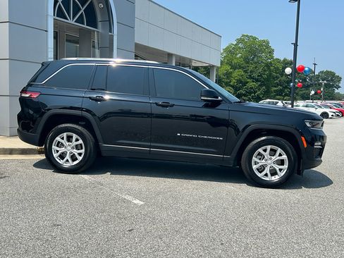 Used 2024 Jeep Grand Cherokee Limited image 2