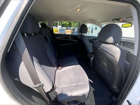 Used 2019 Kia Sorento AWD w/ LX Convenience Package image 16