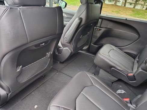 New 2026 Chrysler Pacifica Select image 30