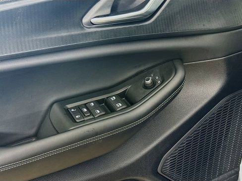 Used 2025 Jeep Grand Cherokee L Laredo image 17