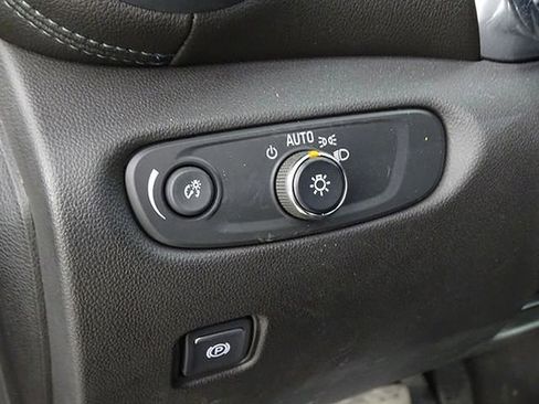 Used 2022 Chevrolet Blazer LT FWD image 16