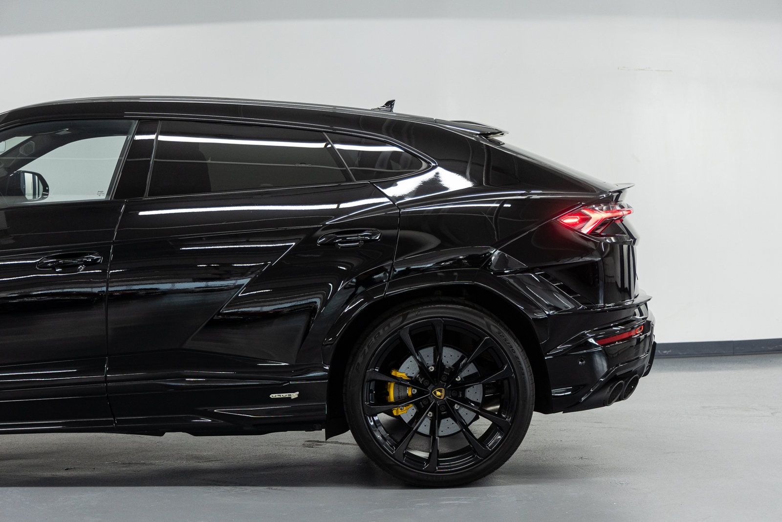 Used 2024 Lamborghini Urus S AWD/4WD image 17