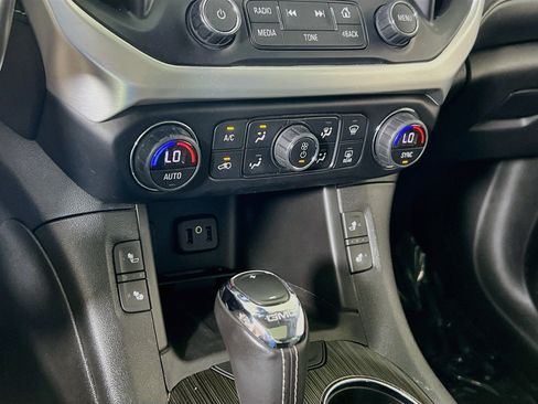 Used 2019 GMC Acadia SLT AWD/4WD image 16