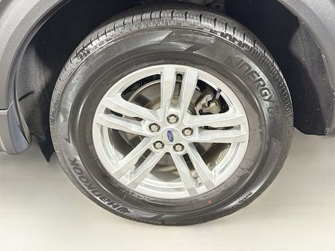 Used 2023 Ford Explorer XLT w/ Equipment Group 202A AWD/4WD image 38