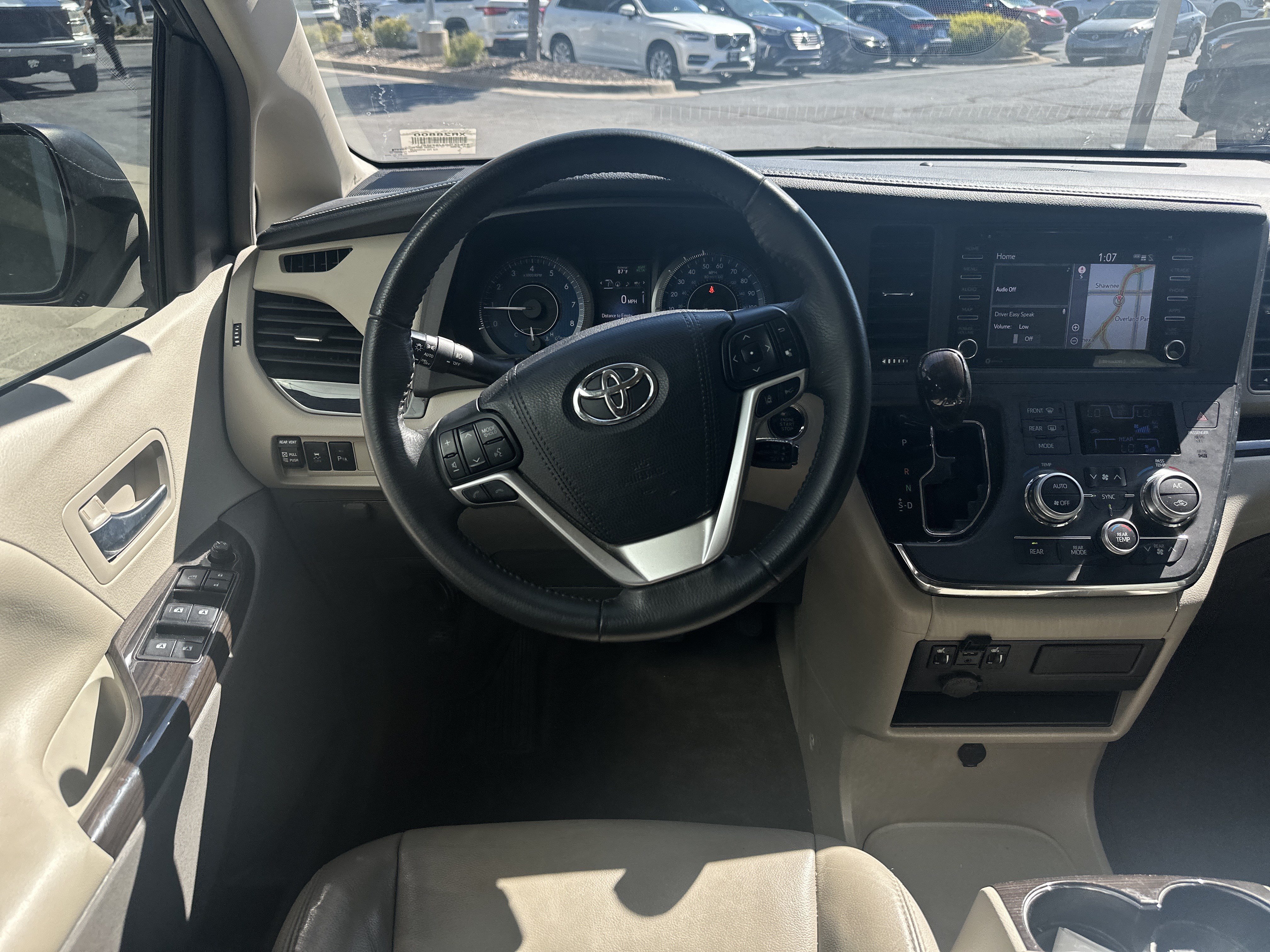 Used 2018 Toyota Sienna XLE w/ XLE Navigation Package FWD image 16