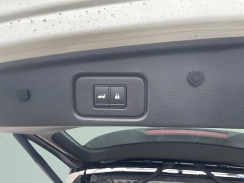 Used 2022 Nissan Pathfinder Platinum w/ Cargo Package image 14