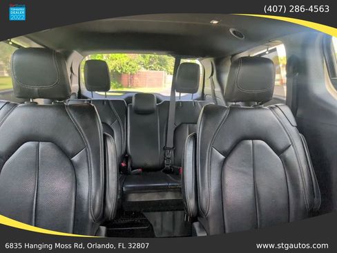 Used 2018 Chrysler Pacifica Touring-L w/ Premium Audio Group FWD image 26
