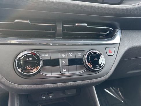 Certified 2025 Buick Envista Preferred FWD image 18