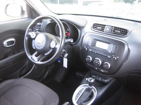 Used 2015 Kia Soul image 28