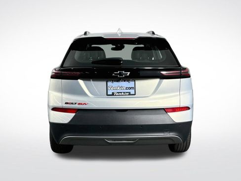 Used 2023 Chevrolet Bolt EUV LT w/ Convenience Package FWD image 7