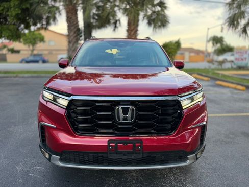Used 2025 Honda Pilot Touring image 7