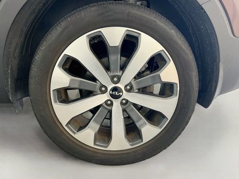 Certified 2022 Kia Telluride EX w/ EX Premium Package FWD image 9