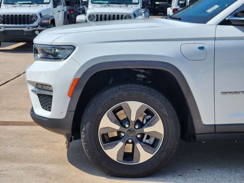Certified 2022 Jeep Grand Cherokee Limited 4xe w/ Luxury Tech Group II AWD/4WD image 9