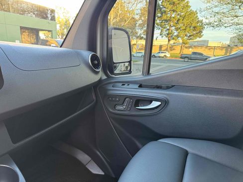 Used 2024 Mercedes-Benz Sprinter 2500 image 14