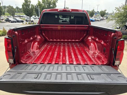 Used 2025 Chevrolet Colorado Trail Boss AWD/4WD image 30