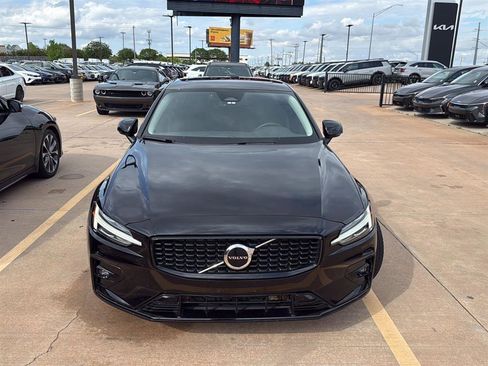 Used 2024 Volvo S60 B5 Core image 9