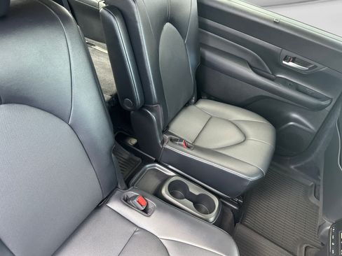 Used 2024 Toyota Grand Highlander AWD image 18