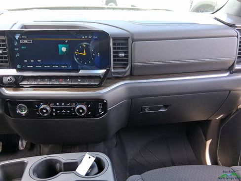 Used 2022 Chevrolet Silverado 1500 LT w/ Protection Package AWD/4WD image 16