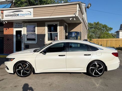 Used 2022 Honda Accord Sport image 2