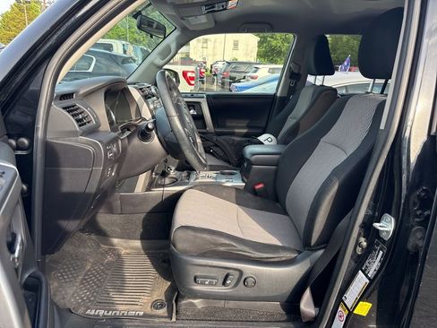 Used 2016 Toyota 4Runner SR5 AWD/4WD image 8