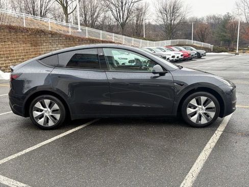 Used 2024 Tesla Model Y Long Range image 8