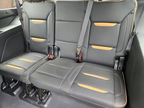 Used 2024 GMC Yukon AT4 w/ Technology Package AWD/4WD image 29