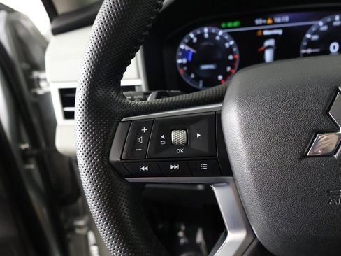 Used 2023 Mitsubishi Outlander SEL image 45