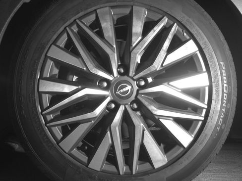 Used 2025 Nissan Altima 2.5 SV FWD image 12