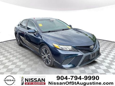 Used 2019 Toyota Camry SE image 1