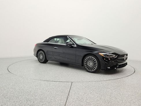 Used 2025 Mercedes-Benz CLE 300 4MATIC Cabriolet image 3