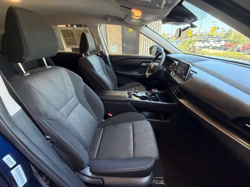 Used 2025 Nissan Rogue SV FWD image 38
