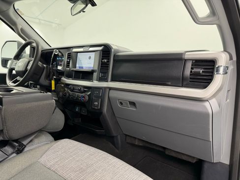 Used 2025 Ford F250 XLT AWD/4WD image 32