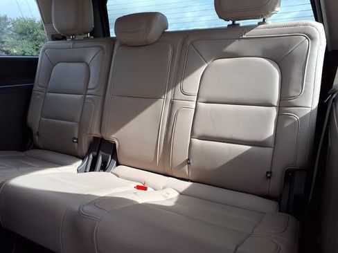 Certified 2023 Lincoln Navigator Reserve AWD/4WD image 6