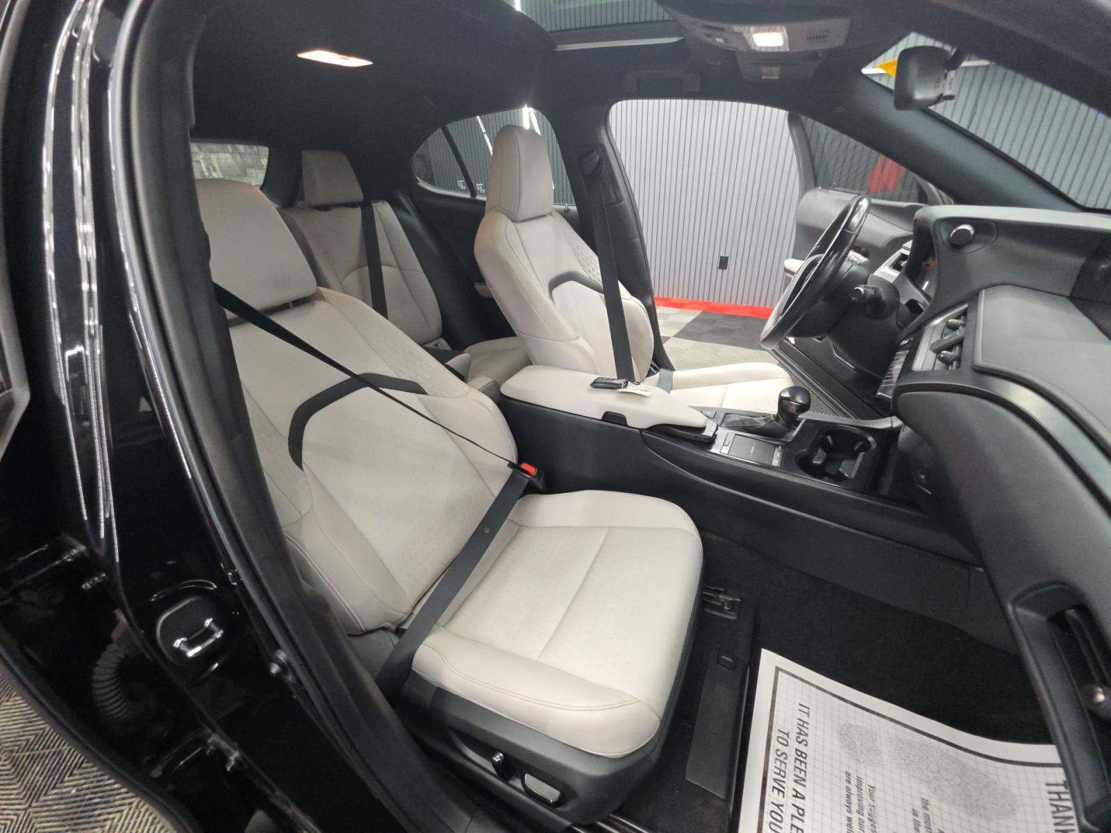 Used 2021 Lexus UX 200 w/ Accessory Package (Z1) FWD image 3