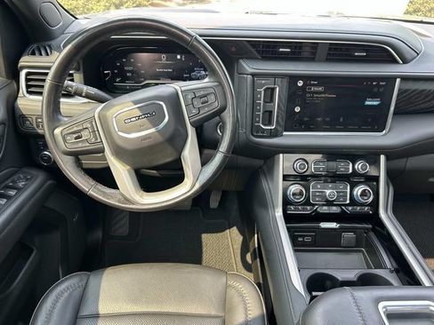 Used 2022 GMC Yukon XL Denali AWD/4WD image 16