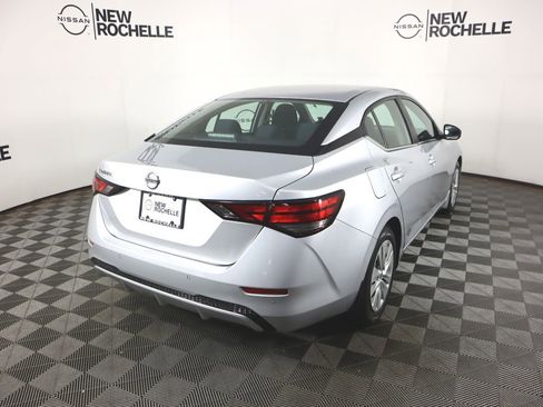 Certified 2022 Nissan Sentra S image 4