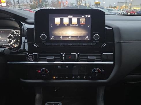 Used 2024 Nissan Pathfinder SV image 24