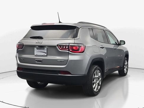 Used 2022 Jeep Compass Latitude AWD/4WD image 8