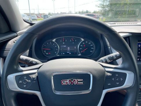 Used 2024 GMC Terrain SLE w/ Driver Convenience Package image 3