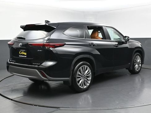 Used 2026 Toyota Highlander Platinum AWD/4WD image 4