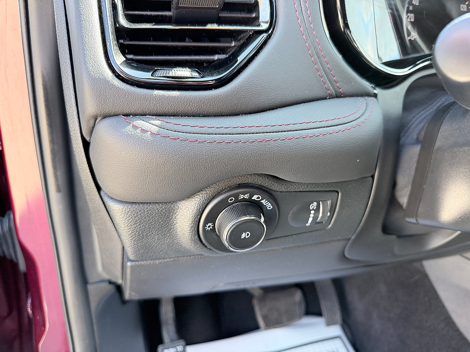 Used 2022 Dodge Durango R/T w/ Tow 'N Go Package AWD/4WD image 31