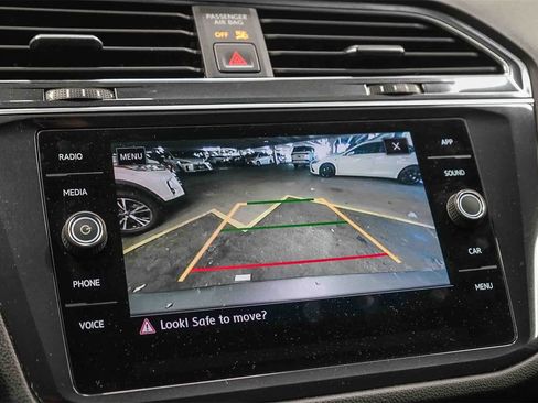 Used 2020 Volkswagen Tiguan SE image 25