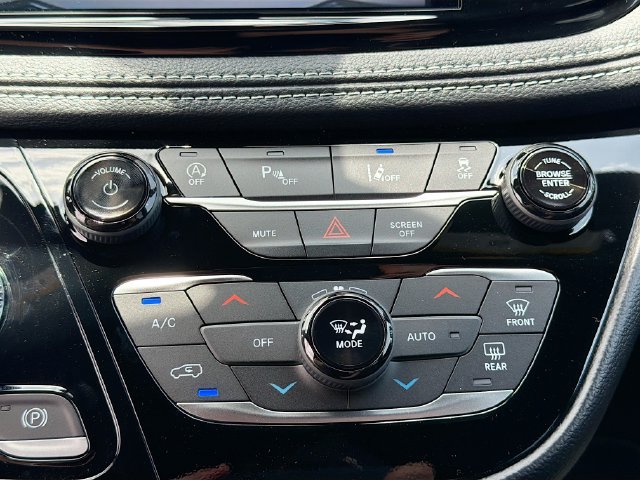New 2027 Chrysler Pacifica Select FWD image 15