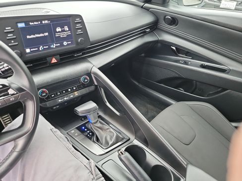 Certified 2025 Hyundai Elantra Sport image 15