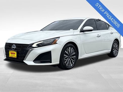 Used 2023 Nissan Altima 2.5 SV image 3