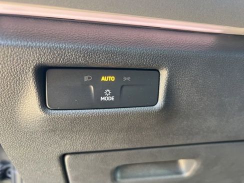 New 2026 Volkswagen Tiguan SE image 13