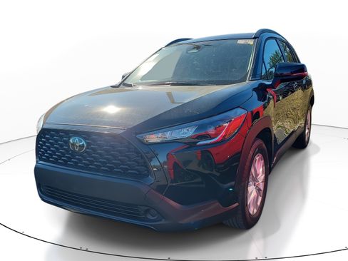 Used 2023 Toyota Corolla Cross LE w/ Moonroof Package image 3